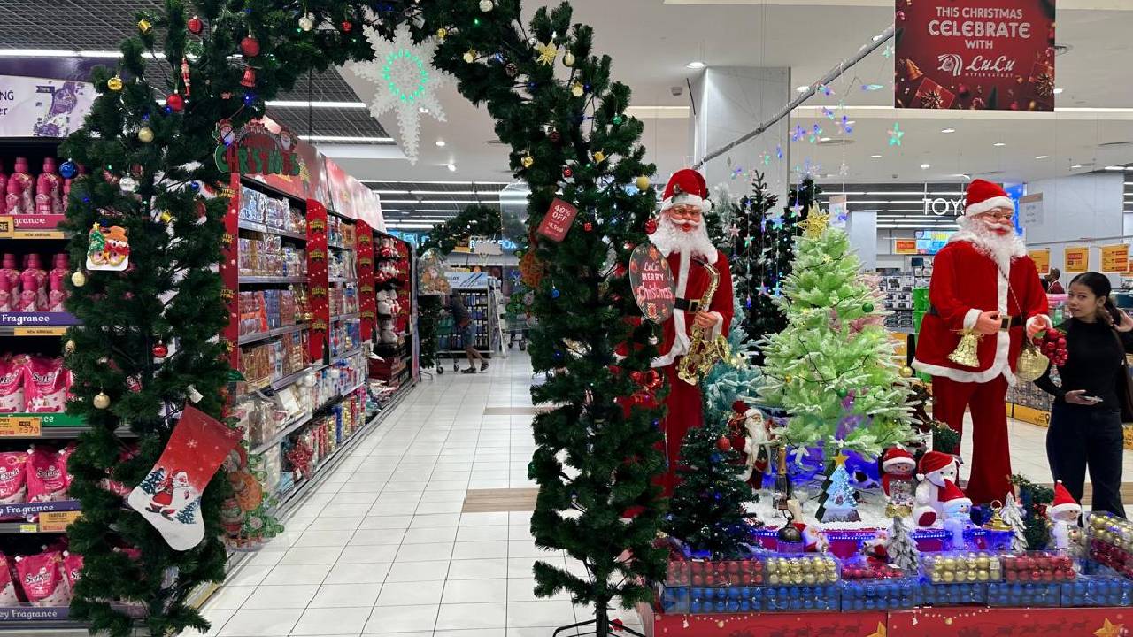 Christmas Shopping 2025: ವೀಕೆಂಡ್‌ನಲ್ಲಿ ಶುರುವಾಯ್ತು ಕ್ರಿಸ್‌ಮಸ್‌ ಶಾಪಿಂಗ್‌ - Image 1