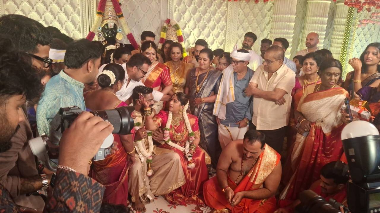 Anchor Anushree: ತಾಳಿ ಕಟ್ಟುವ ವೇಳೆಯಲ್ಲಿ ಭಾವುಕರಾದ ಅನುಶ್ರೀ ; ಮದುವೆ ಫೋಟೋಗಳು ಇಲ್ಲಿವೆ ನೋಡಿ - Image 3