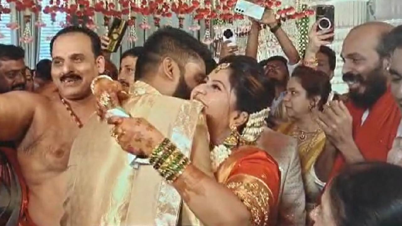 Anchor Anushree: ತಾಳಿ ಕಟ್ಟುವ ವೇಳೆಯಲ್ಲಿ ಭಾವುಕರಾದ ಅನುಶ್ರೀ ; ಮದುವೆ ಫೋಟೋಗಳು ಇಲ್ಲಿವೆ ನೋಡಿ - Image 7