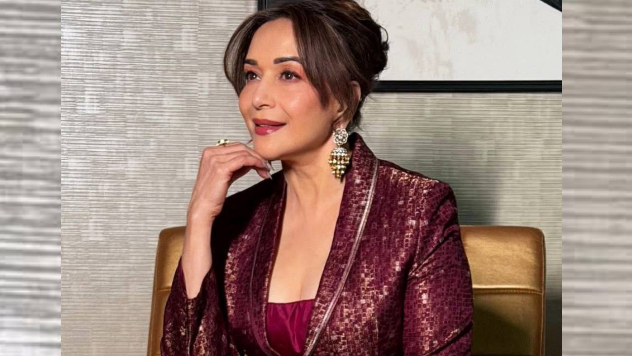 Star Fashion 2025: ವಿಂಟರ್‌ನಲ್ಲಿ ಟ್ರೆಂಡಿಯಾದ ಮಾಧುರಿ ದೀಕ್ಷಿತ್‌ ಬ್ಲೇಜರ್‌ ಲೆಹೆಂಗಾ - Image 5