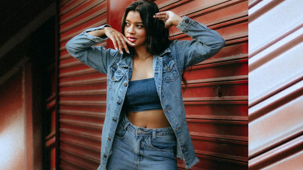 Winter Fashion 2025: ವಿಂಟರ್‌ನಲ್ಲಿ ಟೋರ್ನ್ ಡೆನಿಮ್ ಜಾಕೆಟ್‌ಗಳ ಹಂಗಾಮ - Image 4