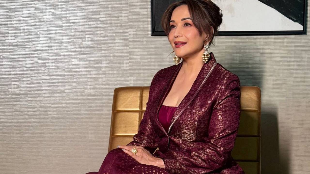 Star Fashion 2025: ವಿಂಟರ್‌ನಲ್ಲಿ ಟ್ರೆಂಡಿಯಾದ ಮಾಧುರಿ ದೀಕ್ಷಿತ್‌ ಬ್ಲೇಜರ್‌ ಲೆಹೆಂಗಾ - Image 4