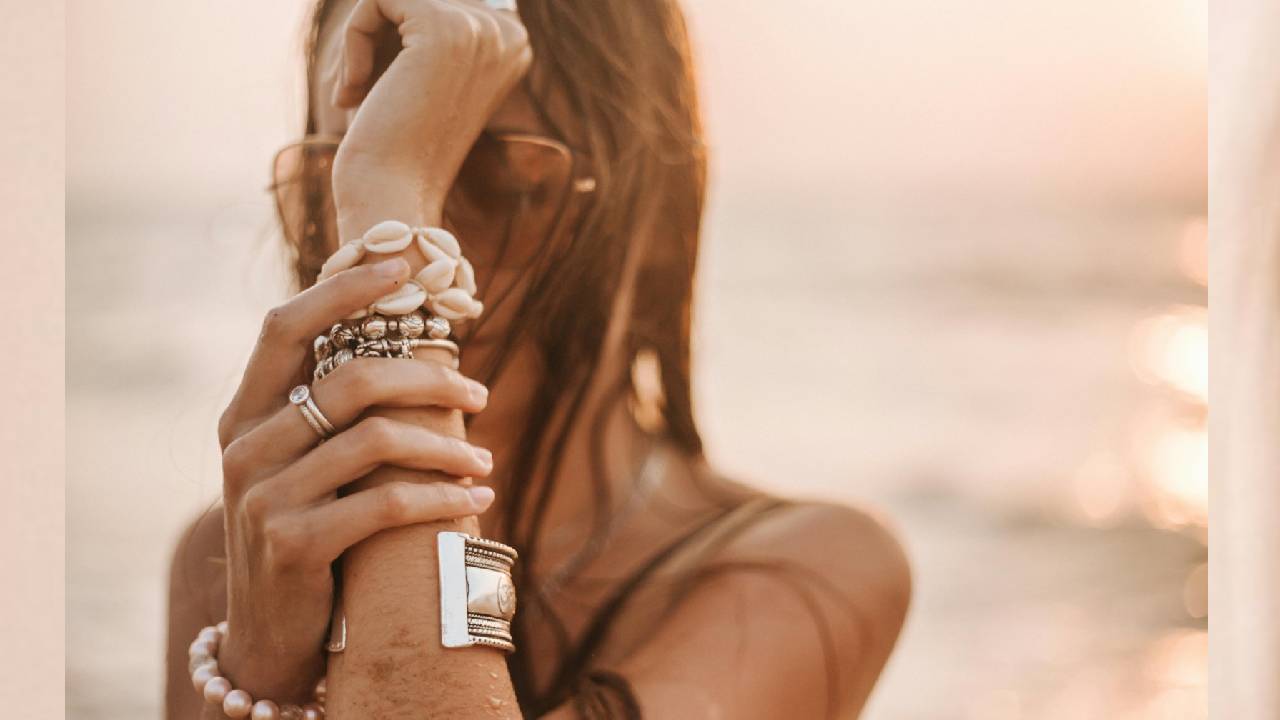 Winter Hairstyle 2025: ವಿಂಟರ್ ಫ್ಯಾಷನ್‌ಗೆ ಲಗ್ಗೆ ಇಟ್ಟ ಹನ್ ಹೇರ್‌ಸ್ಟೈಲ್ - Image 2