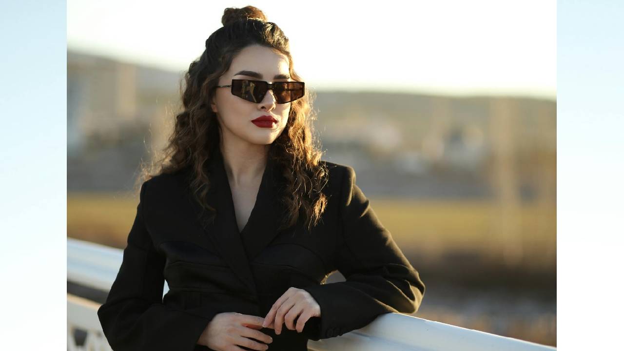 Winter Hairstyle 2025: ವಿಂಟರ್ ಫ್ಯಾಷನ್‌ಗೆ ಲಗ್ಗೆ ಇಟ್ಟ ಹನ್ ಹೇರ್‌ಸ್ಟೈಲ್ - Image 5