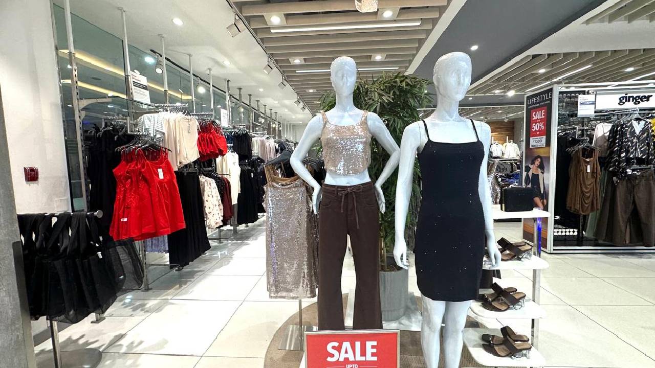 Winter Shopping 2025: ಮಾಲ್‌ಗಳಲ್ಲಿ ಆರಂಭವಾಯ್ತು 2025ರ ಇಯರ್ ಎಂಡ್ ಸೇಲ್ - Image 1