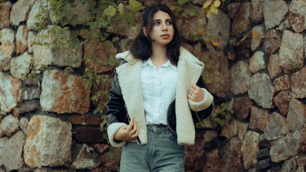 Winter Fashion 2026: ವಿಂಟರ್ ಟ್ರಾವೆಲ್ ಫ್ಯಾಷನ್‌ಗೆ ಲಗ್ಗೆ ಇಟ್ಟ ಶಿಯರ್ಲಿಂಗ್ ಜಾಕೆಟ್ಸ್ - Image 2