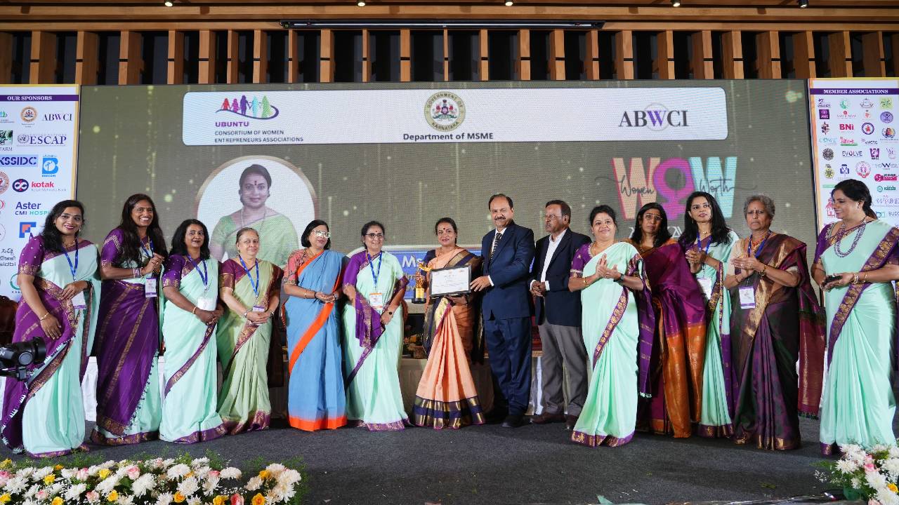 ನಟಿ ಉಮಾಶ್ರೀ, ಕಲಾವಿದೆ ಬಿ.ಜಯಶ್ರೀ ಸೇರಿ 16 ಸಾಧಕಿಯರಿಗೆ 'ವಾವ್' ಪ್ರಶಸ್ತಿ