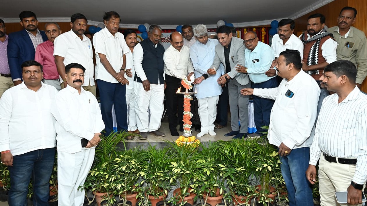 ಕಾರ್ಯ ಒತ್ತಡ ನಡುವೆ ಖಾಸಗಿ ಬದುಕಿಗೂ ಆದ್ಯತೆ ನೀಡಿ