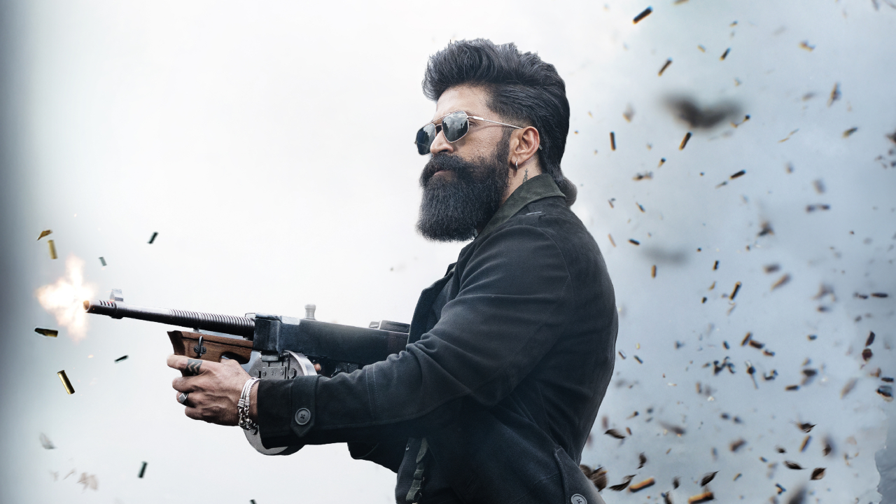 Toxic Teaser: ಹಸಿಬಿಸಿ ದೃಶ್ಯಗಳಿಂದಲೇ ಸದ್ದು ಮಾಡಿದ ʻಟಾಕ್ಸಿಕ್‌ʼ ಟೀಸರ್‌; ಯಶ್‌ ಹೊಸ ಸಿನಿಮಾದ  ಸ್ಪೆಷಾಲಿಟಿಗಳಿವು! - Image 2