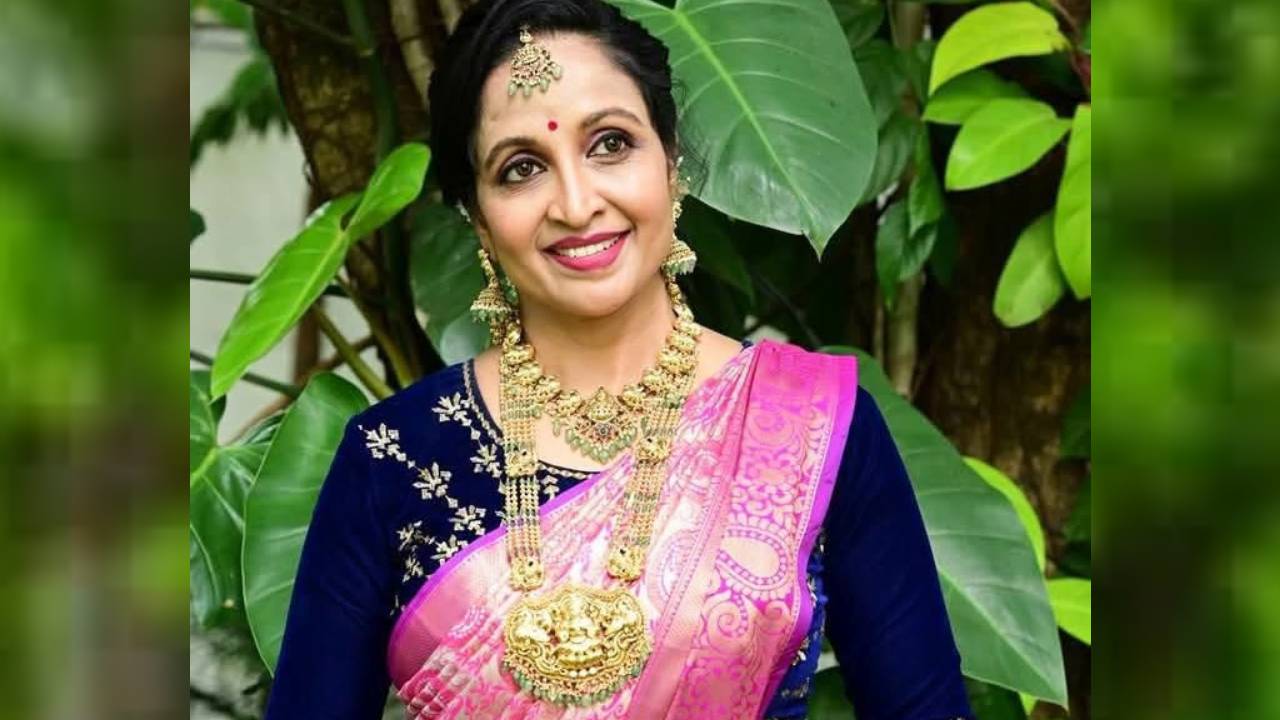 Star Saree Fashion 2025: ರೇಷ್ಮೆ ಸೀರೆಯಲ್ಲಿ ಮಹಾರಾಣಿಯಂತೆ ಕಂಗೊಳಿಸಿದ ಯಮುನಾ ಶ್ರೀನಿಧಿ! - Image 4