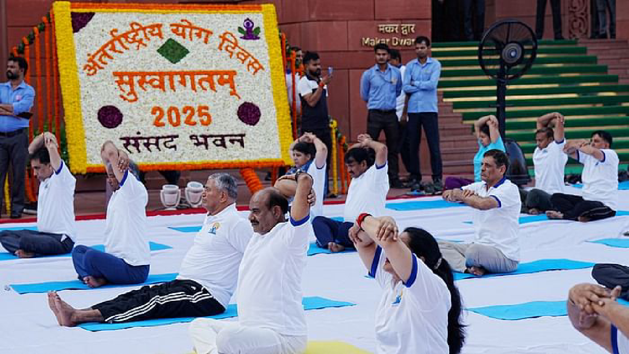 International Yoga Day: International Yoga Day: ಪ್ರಧಾನಿ ಮೋದಿಯಿಂದ ಹಿಡಿದು ಲಂಡನ್ವರೆಗೆ; ದೇಶ ವಿದೇಶದಲ್ಲಿ ಯೋಗ ದಿನಾಚರಣೆ - Image 1