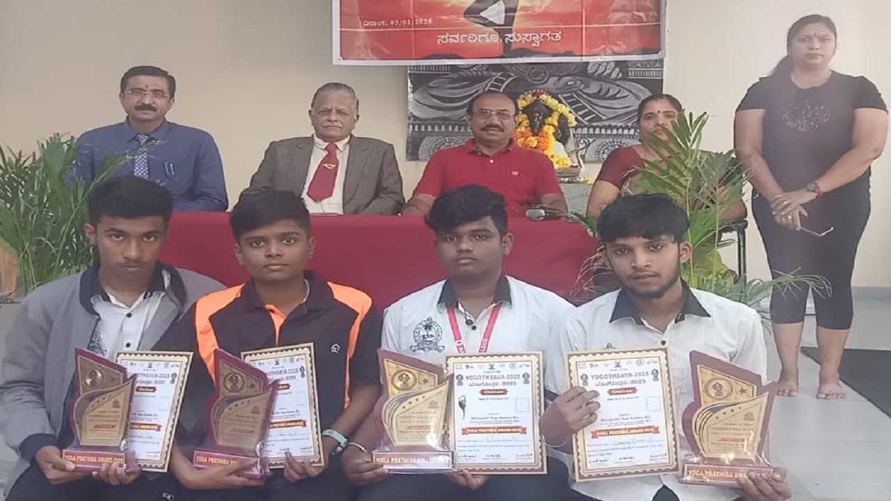 Bengaluru News: ಯೋಗೋತ್ಸವ-2025 ಅಂಗವಾಗಿ 108 ಬಾರಿ ಸೂರ್ಯ ನಮಸ್ಕಾರ ಆಸನ ಮಾಡುವ ಮೂಲಕ ಪಥ ಬದಲಿಸಿದ ಸೂರ್ಯನಿಗೆ ನಮನ