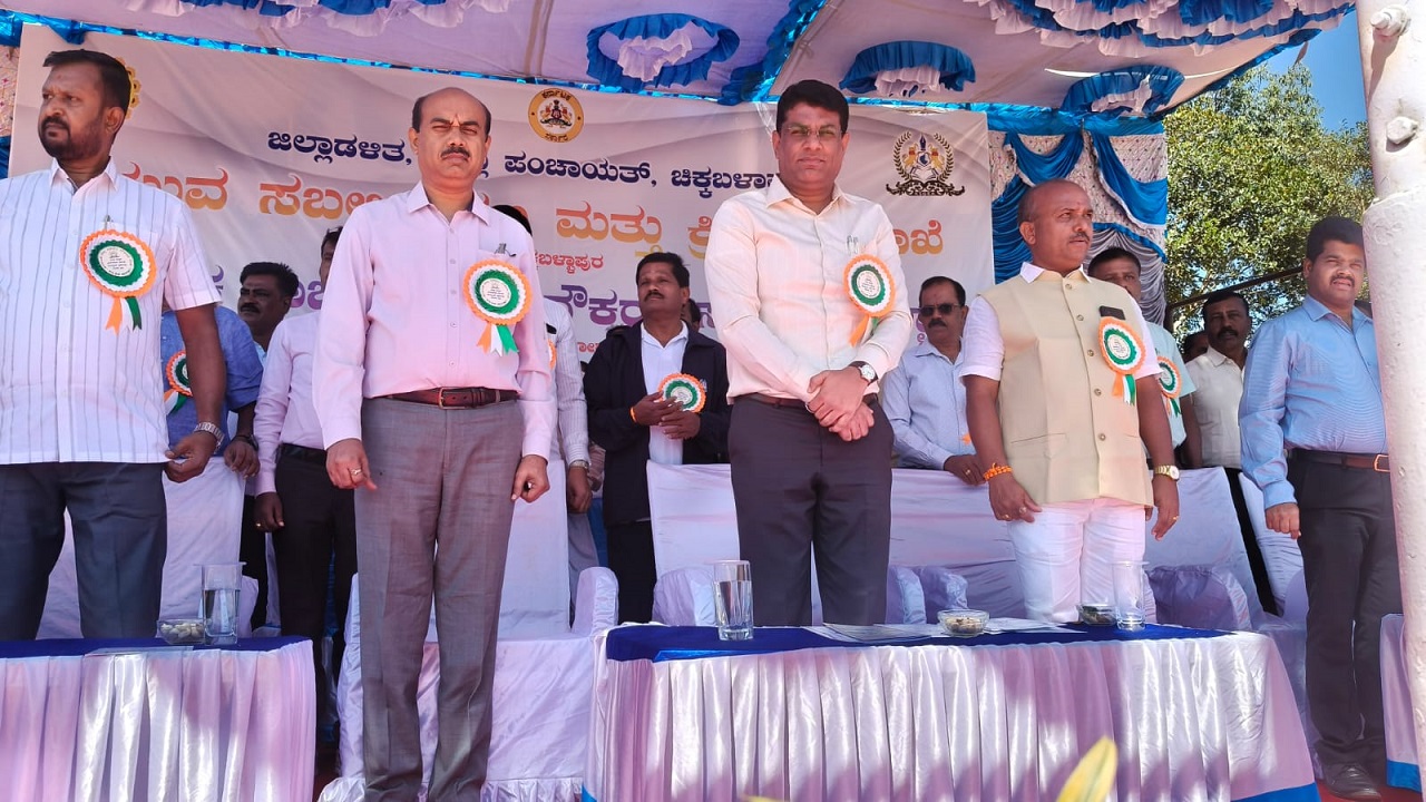 ಸಂವಿಧಾನದ ಆಶಯಗಳ ಈಡೇರಿಕೆ, ಸರಕಾರಿ ನೌಕರರ ಹೊಣೆ