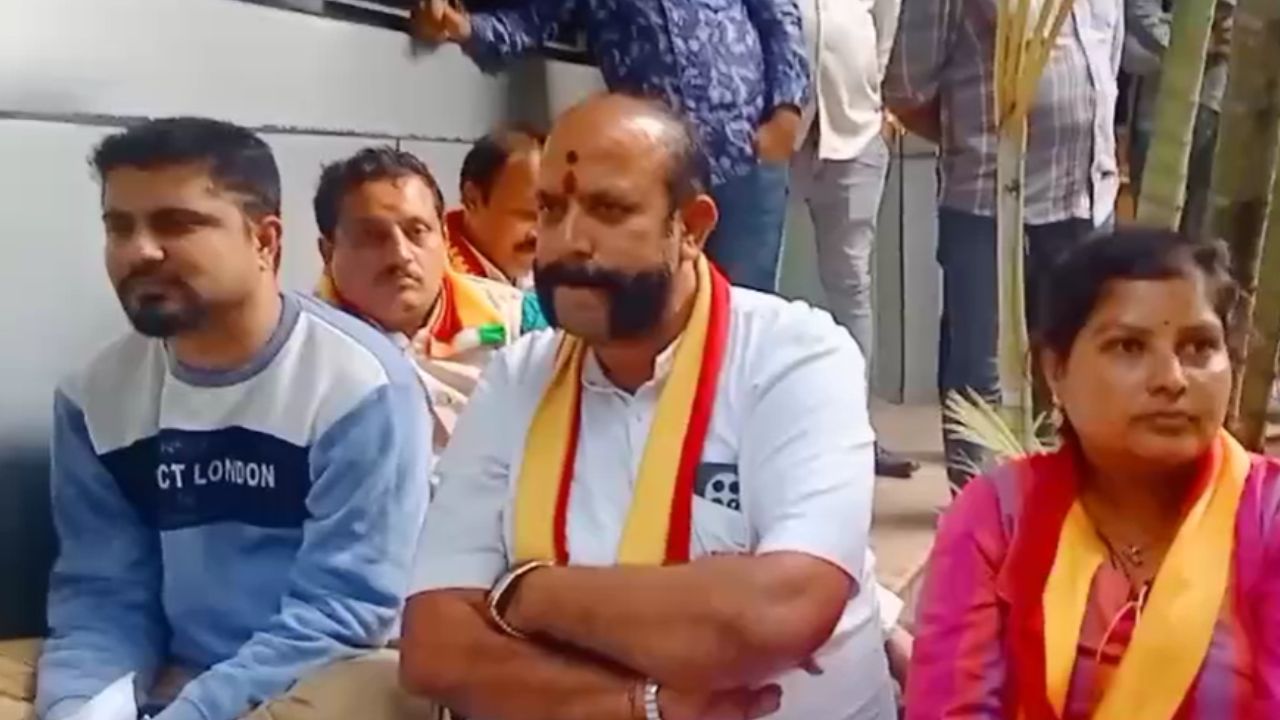 Actor Pratham: ಫಿಲ್ಮ್‌ ಚೇಂಬರ್‌ ಎದುರು ಉಪವಾಸ ಸತ್ಯಾಗ್ರಹ ಆರಂಭಿಸಿದ ನಟ ಪ್ರಥಮ್‌; ದರ್ಶನ್‌ ಸ್ಪಷ್ಟನೆಗೆ ಒತ್ತಾಯ