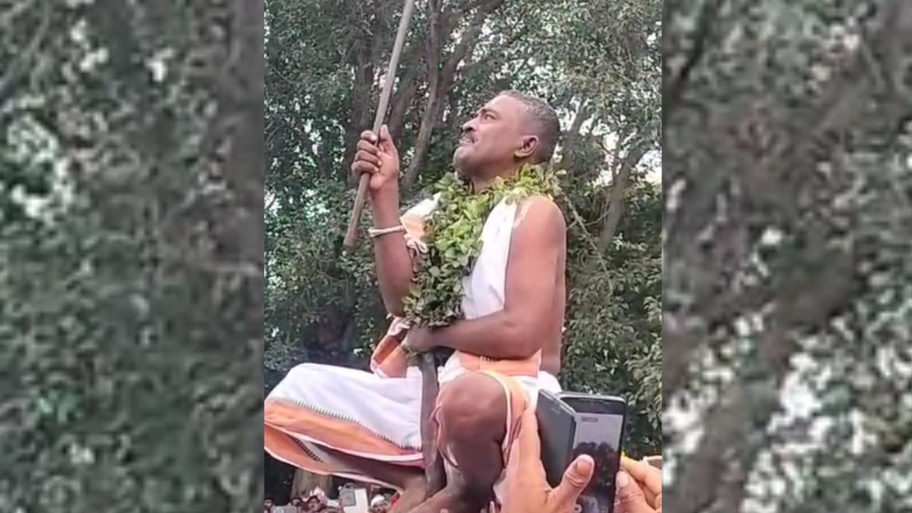 Kammaragatte Karnika: ಶಿಖರದ ತುದಿಗೆ ಘಟಸರ್ಪ ಅಡೀತ್ರಲೆ, ಭೂಲೋಕದ ಮುತ್ತು ಗಗನಕೇರೀತ್ರಲೇ: ಕಾರ್ಣಿಕ ನುಡಿದ ಕಮ್ಮಾರಗಟ್ಟೆ ಪೂಜಾರಿ