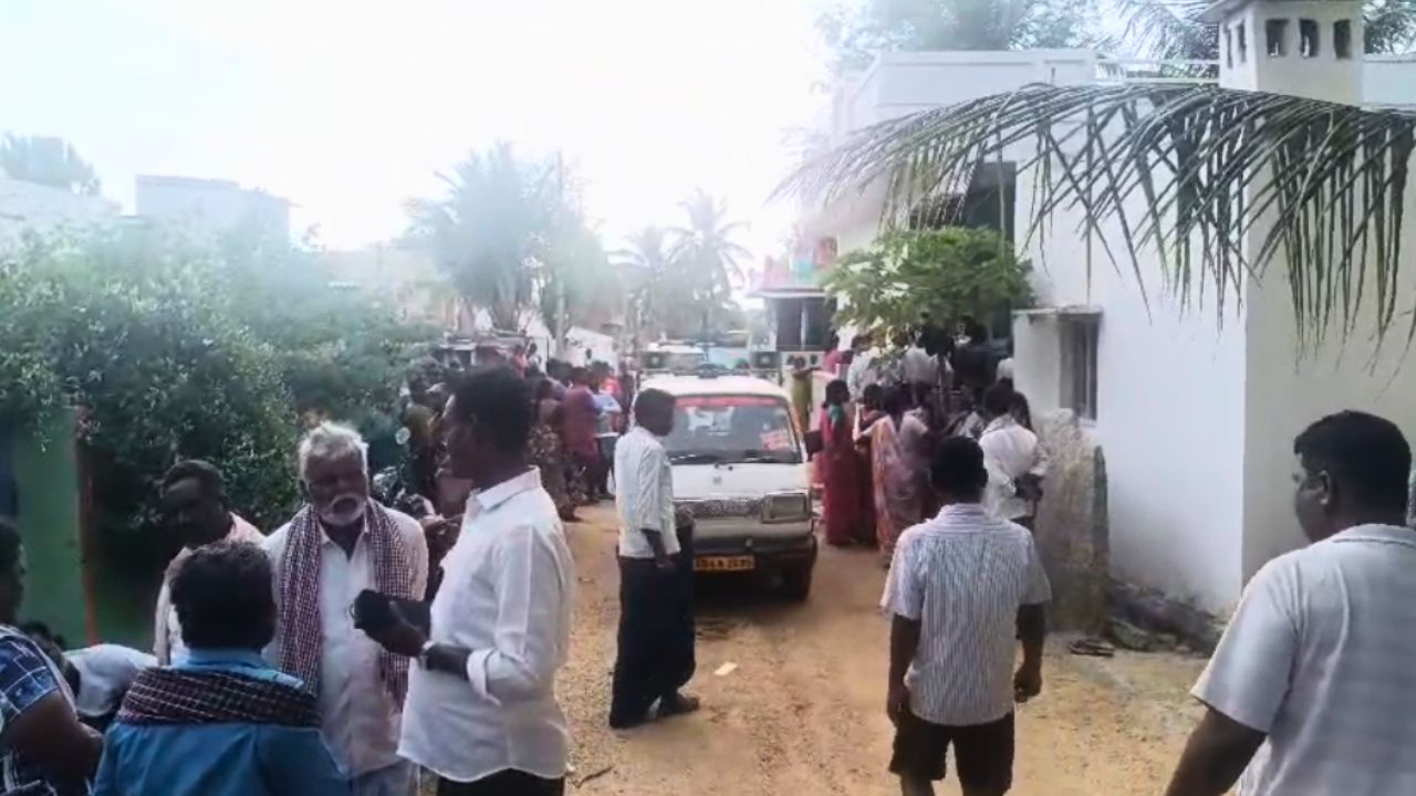 ಇಬ್ಬರು ಮಕ್ಕಳ ಕತ್ತು ಕೊಯ್ದು ತಾಯಿ ಆತ್ಮಹತ್ಯೆ!