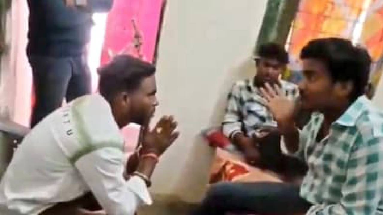 ದಲಿತ ಯುವಕನಿಗೆ ಮನಬಂದಂತೆ ಹಲ್ಲೆ ನಡೆಸಿದ ಯುವಕರ ಗುಂಪು