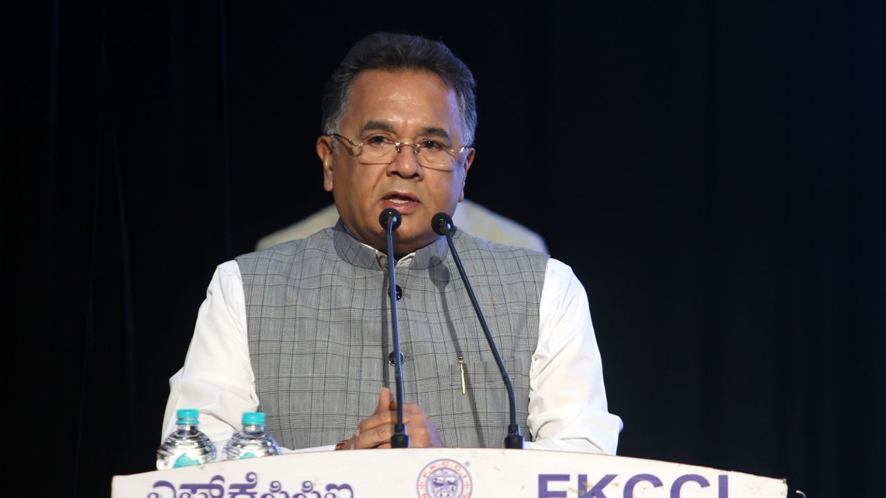 Vishweshwar Bhat's Book Release: ವಿಶ್ವೇಶ್ವರ ಭಟ್‌ ಅವರ 103ನೇ ಪುಸ್ತಕ 'ಬದುಕುಳಿದವರು ಕಂಡಂತೆʼ ಬಿಡುಗಡೆ; ಫೋಟೊಗಳು ಇಲ್ಲಿವೆ - Image 3