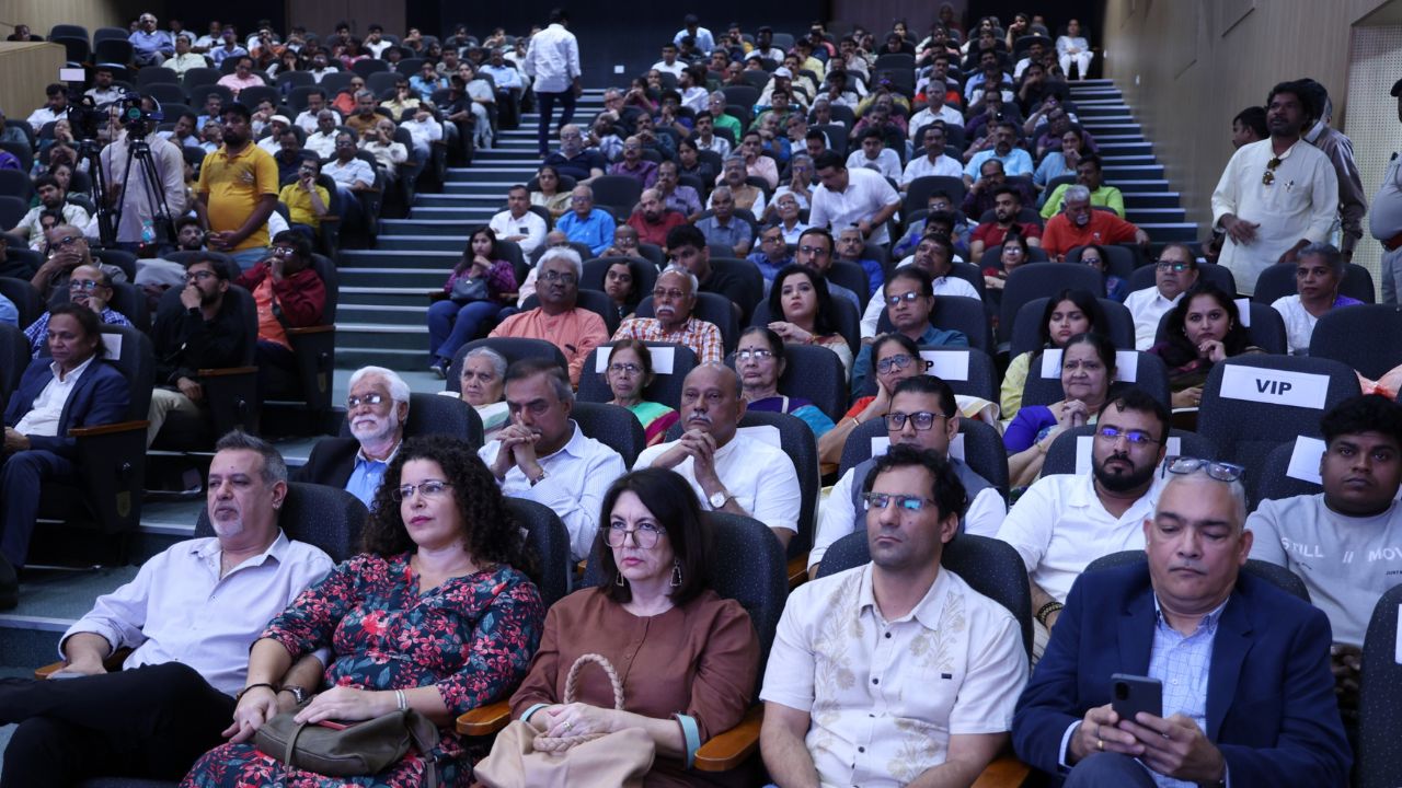 Vishweshwar Bhat's Book Release: ವಿಶ್ವೇಶ್ವರ ಭಟ್‌ ಅವರ 103ನೇ ಪುಸ್ತಕ 'ಬದುಕುಳಿದವರು ಕಂಡಂತೆʼ ಬಿಡುಗಡೆ; ಫೋಟೊಗಳು ಇಲ್ಲಿವೆ - Image 11