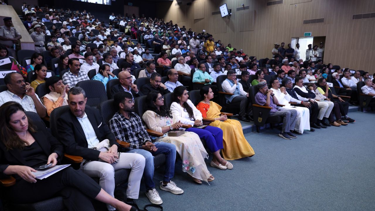 Vishweshwar Bhat's Book Release: ವಿಶ್ವೇಶ್ವರ ಭಟ್‌ ಅವರ 103ನೇ ಪುಸ್ತಕ 'ಬದುಕುಳಿದವರು ಕಂಡಂತೆʼ ಬಿಡುಗಡೆ; ಫೋಟೊಗಳು ಇಲ್ಲಿವೆ - Image 16