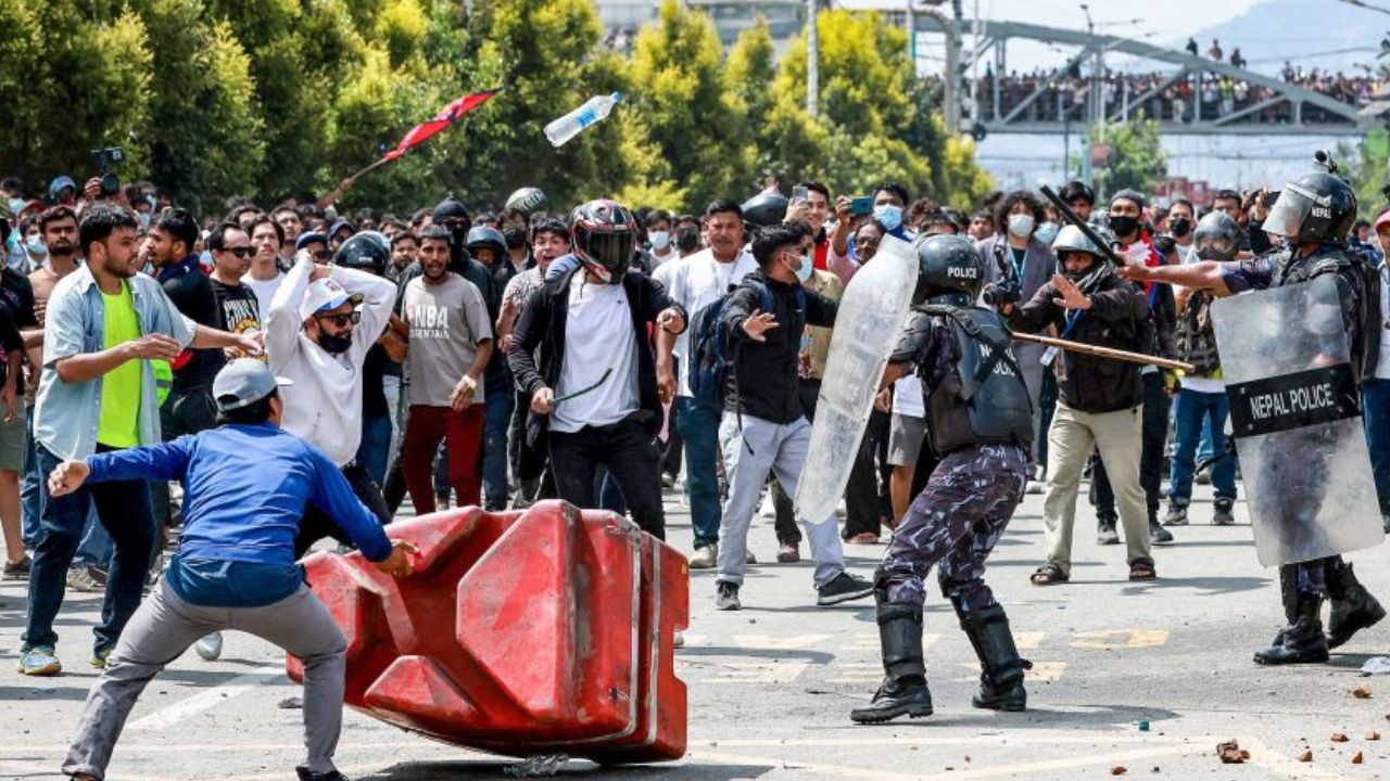 Nepal Gen Z Protest: ನೇಪಾಳದಲ್ಲಿ ಹಿಂಸಾಚಾರ; 39 ಕನ್ನಡಿಗರ ರಕ್ಷಣೆಗೆ ಸಿಎಂ ಸಿದ್ದರಾಮಯ್ಯ ಸೂಚನೆ