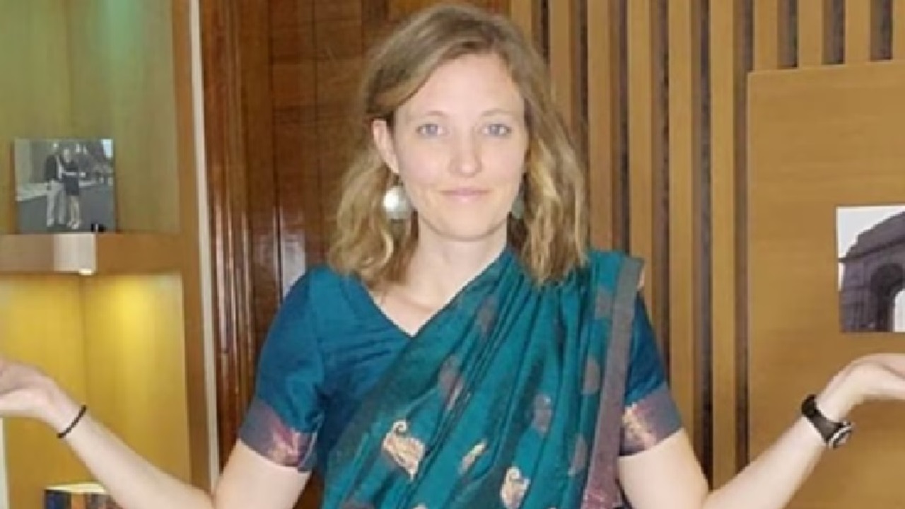ಸೀರೆ ಉಟ್ಟ ಈ ಅಮೆರಿಕನ್ ನಾರಿಯ ವಿಡಿಯೊ ಫುಲ್ ವೈರಲ್!