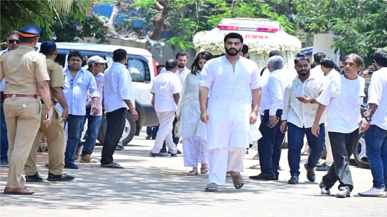 Nirmal Kapoor: ನಟ ಅನಿಲ್ ಕಪೂರ್ ತಾಯಿಯ ಅಂತಿಮ ದರ್ಶನಕ್ಕೆ ಆಗಮಿಸಿದ ಬಾಲಿವುಡ್ ಗಣ್ಯರು - Image 7