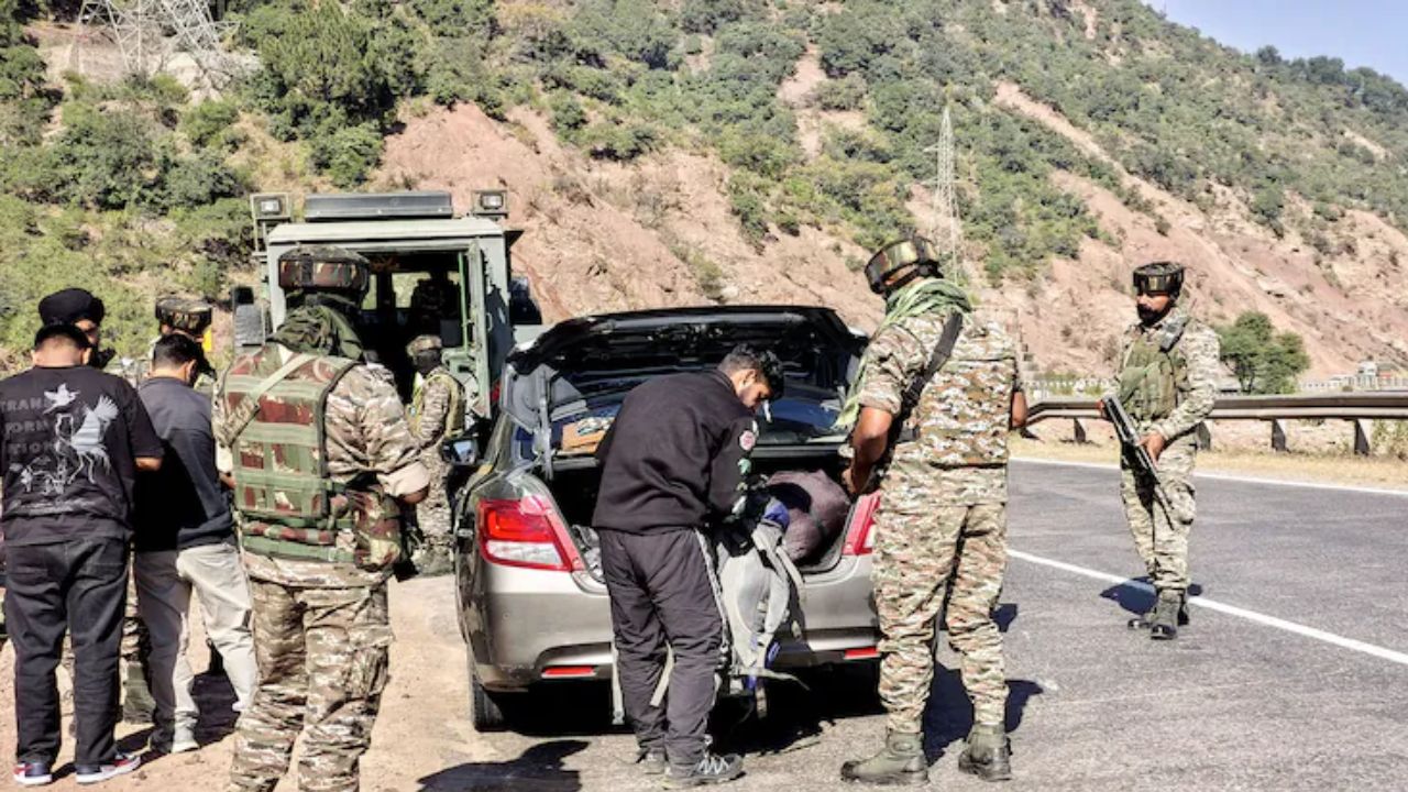 ಪಾಕ್, ಪಿಒಕೆಗೆ ವಲಸೆ ಹೋದ 300ಕ್ಕೂ ಹೆಚ್ಚು ಜನರ ಮೇಲೆ ನಿಗಾ