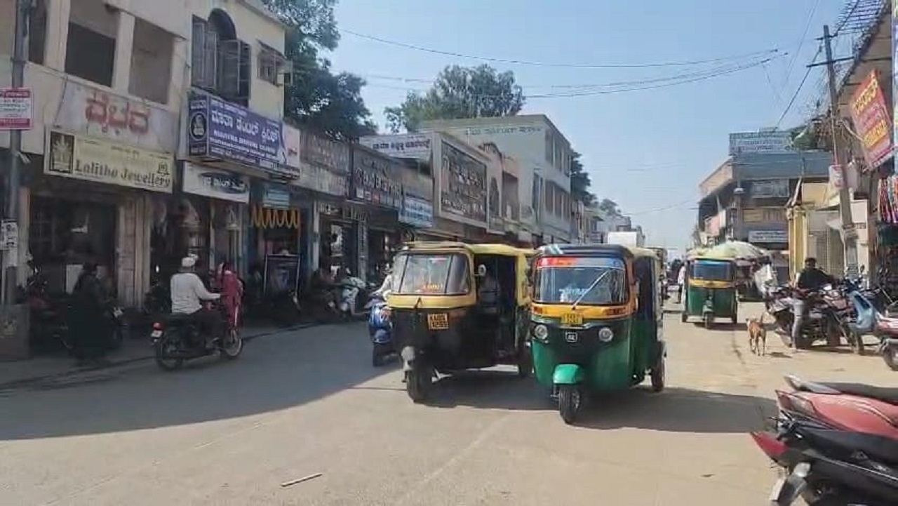 ಅಗತ್ಯ ದಾಖಲೆ ಇಲ್ಲದೆ ರಾಜಾರೋಷವಾಗಿ ಓಡಾಡುತ್ತಿರುವ ಆಟೋಗಳಿಗೆ ದಂಡ ಹಾಕುವವರು ಯಾರು?