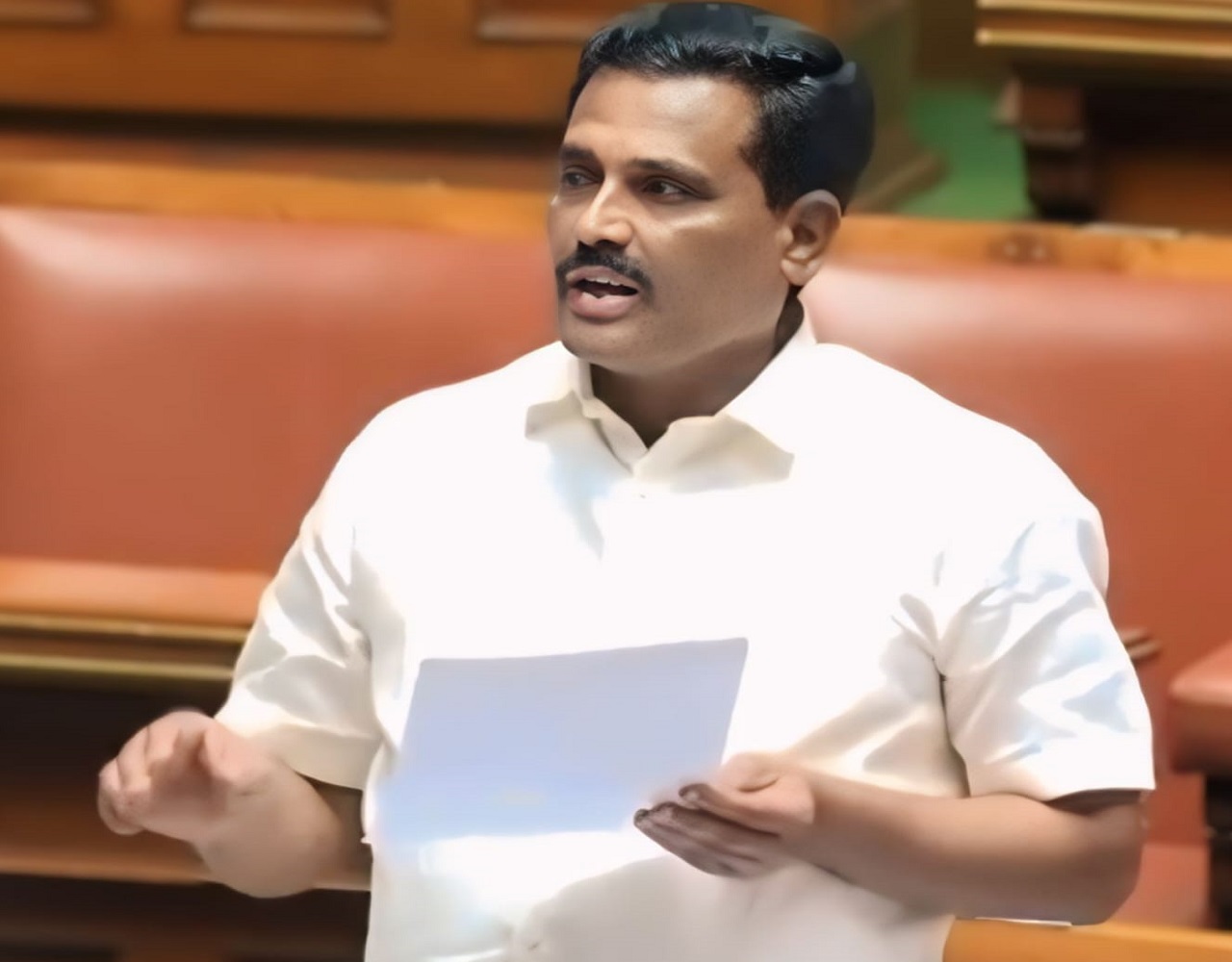 ಸ್ಲಂ ಬೋರ್ಡ್ ಮನೆ ಹಂಚಿಕೆಯಲ್ಲಿ ಅಕ್ರಮ: ಶಾಸಕ ರವಿಕುಮಾರ್