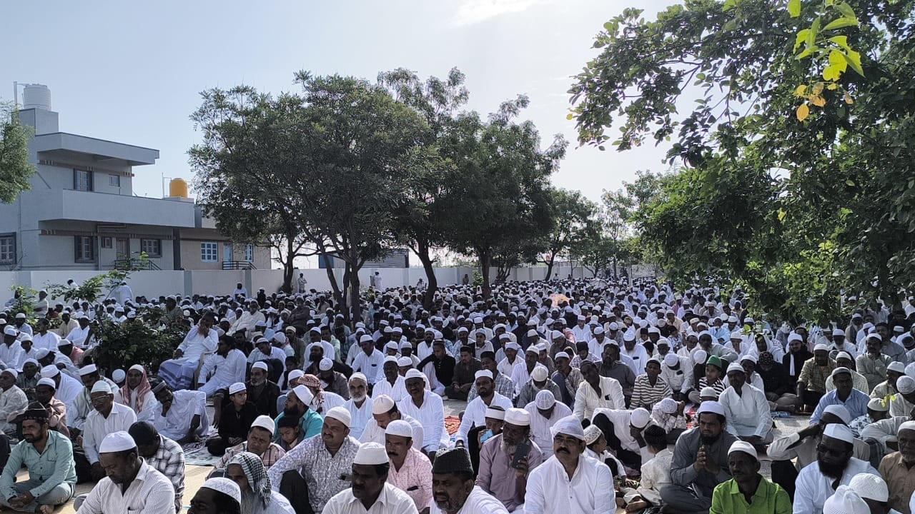 Bakrid: ಬಾಗೇಪಲ್ಲಿ ತಾಲ್ಲೂಕಿನಾದ್ಯಂತ ಶ್ರದ್ಧಾ ಭಕ್ತಿಯಿಂದ ಬಕ್ರೀದ್ ಆಚರಣೆ