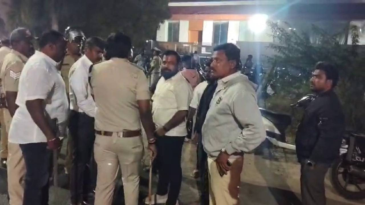 ಬಳ್ಳಾರಿ ಗಲಾಟೆ ಪ್ರಕರಣ: ಜನಾರ್ದನ ರೆಡ್ಡಿ, ಶ್ರೀರಾಮುಲು ಮೇಲೆ ಎಫ್‌ಐಆರ್