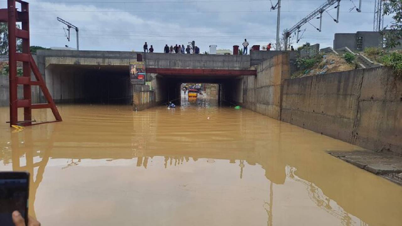 Bengaluru Rain: 2ನೇ ದಿನವೂ ಮಳೆಗೆ ಮುಳುಗಿದ ಬೆಂಗಳೂರು, ರಸ್ತೆಗಳೆಲ್ಲಾ ಕೆರೆ