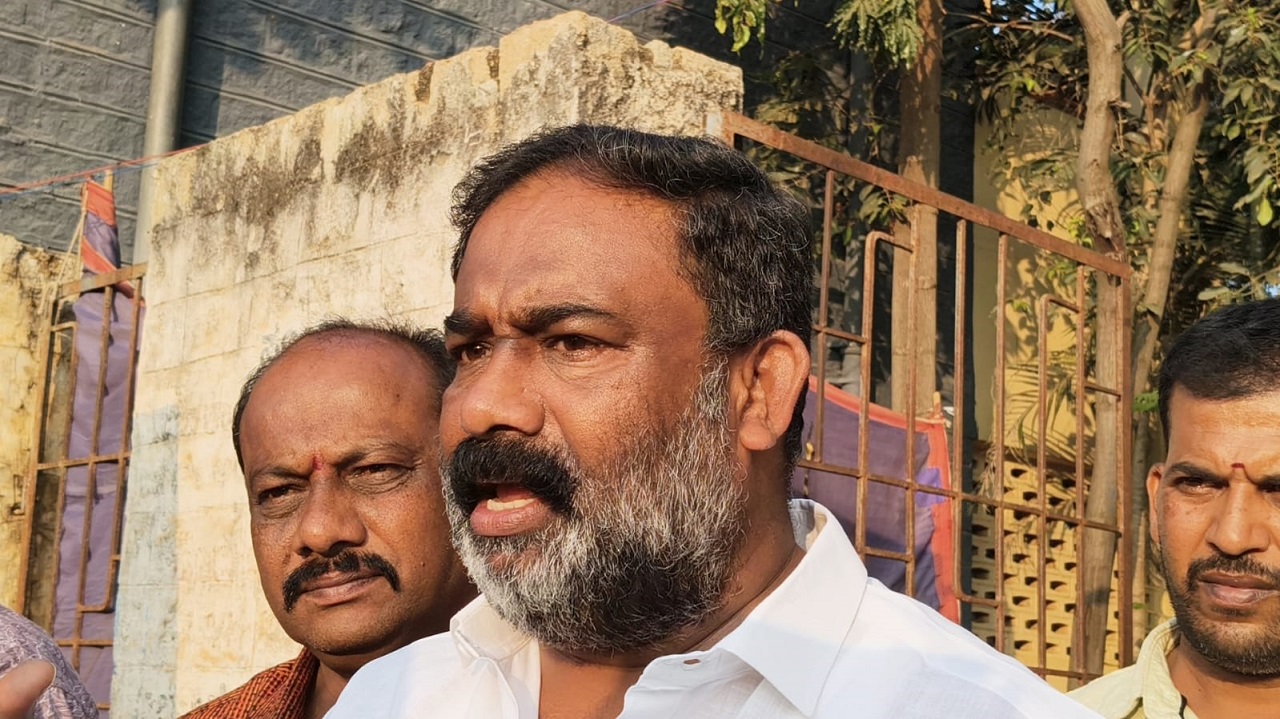 ಬಿಳಿ ತಲೆಯ ಖಾಲಿ ಡಬ್ಬಗಳು ಸೋತಿದ್ದು, ಕೂಲಿ ಪಡೆದ ತೃಪ್ತಿಯಿದೆ