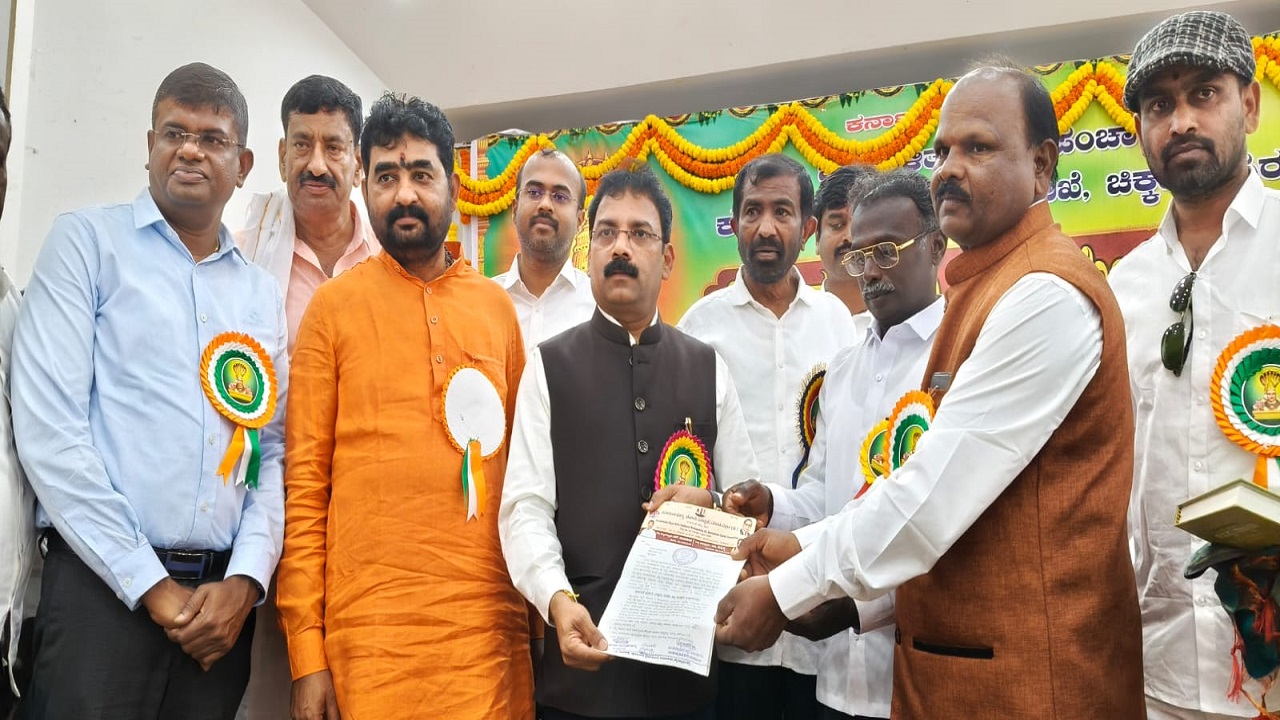 Bhovi Mahasabha: ಸಿದ್ಧರಾಮೇಶ್ವರ ಭವನಕ್ಕೆ ಆಗ್ರಹಿಸಿ ಭೋವಿ ಮಹಾಸಭಾ ಮನವಿ