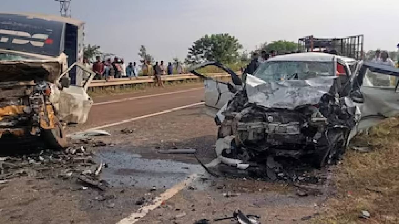 Road Accident: ಬೀದರ್‌ನಲ್ಲಿ ಕಾರಿಗೆ ಗೂಡ್ಸ್‌ ವಾಹನ ಡಿಕ್ಕಿ, ತೆಲಂಗಾಣದ ನಾಲ್ವರು ಸಾವು