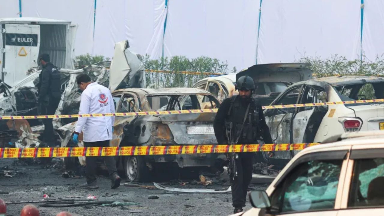 ದೆಹಲಿ ಸ್ಪೋಟಕ್ಕೆ ಹಣ ನೀಡಿದ್ದು ವೈದ್ಯರು !