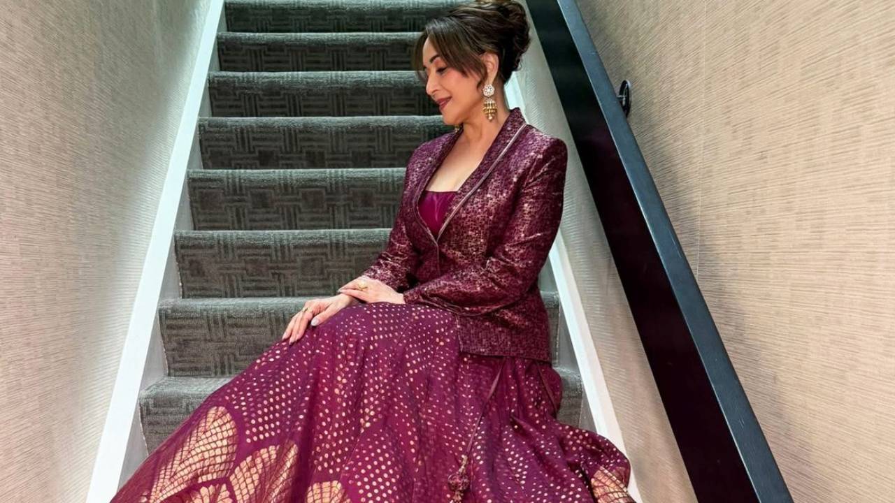 Star Fashion 2025: ವಿಂಟರ್‌ನಲ್ಲಿ ಟ್ರೆಂಡಿಯಾದ ಮಾಧುರಿ ದೀಕ್ಷಿತ್‌ ಬ್ಲೇಜರ್‌ ಲೆಹೆಂಗಾ - Image 2