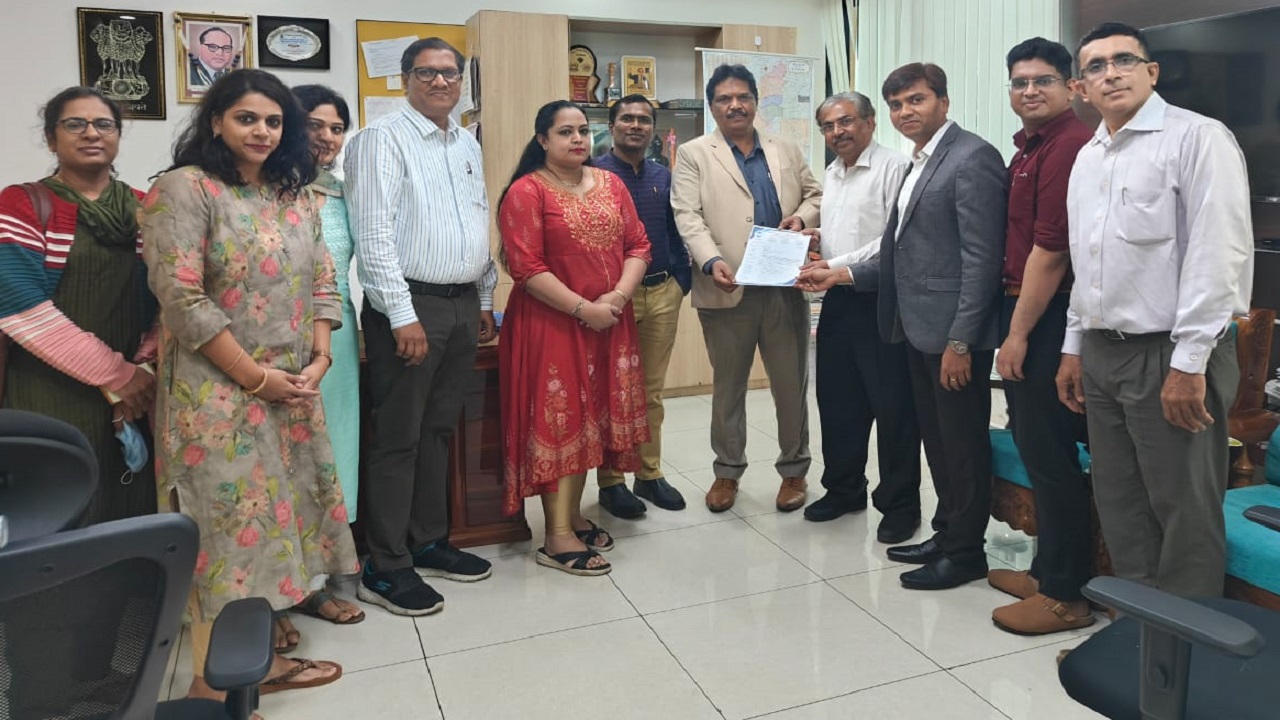 ಚರ್ಮ, ಕೂದಲು-ಕಸಿ ಕ್ಷೇತ್ರದಲ್ಲಿ ಹೆಚ್ಚುತ್ತಿರುವ ನಕಲಿ ತಜ್ಞರನ್ನು ನಿಯಂತ್ರಿಸುವಂತೆ ಆರೋಗ್ಯ ಮತ್ತು ಕುಟುಂಬ ಕಲ್ಯಾಣ ಇಲಾಖೆಗೆ ಒತ್ತಾಯ