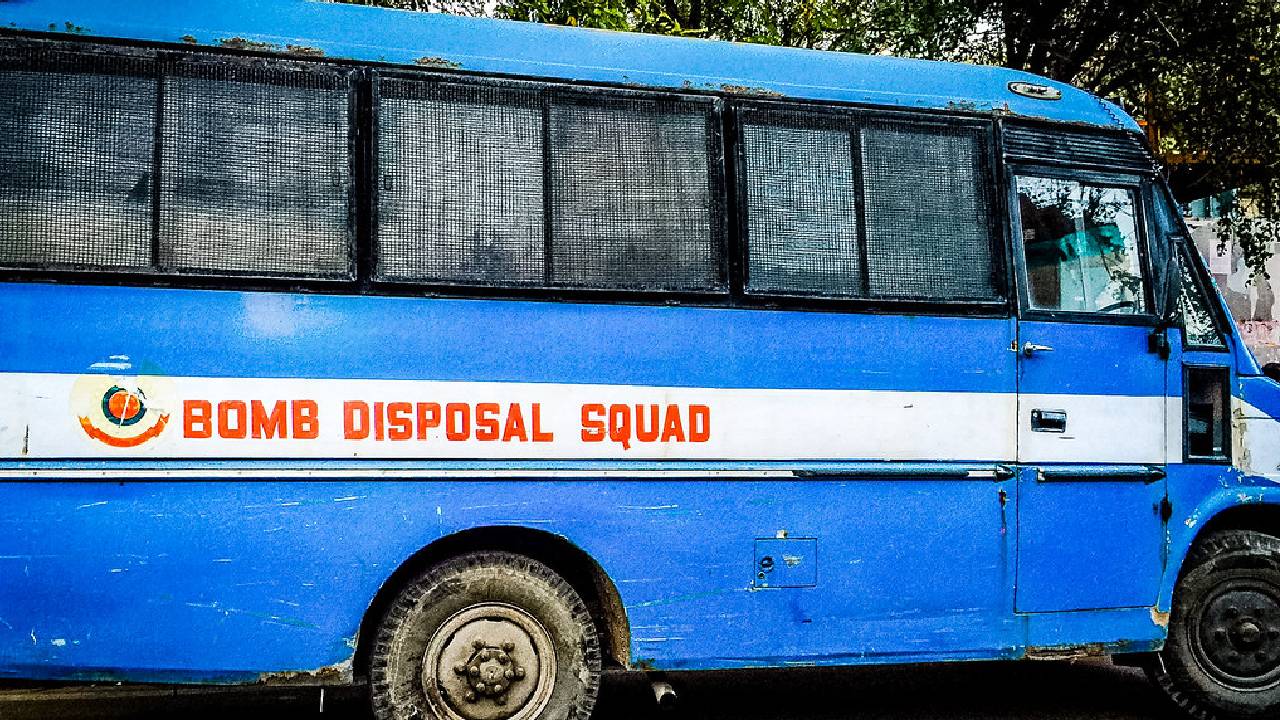 Bomb Threat: ಹಾಸನದಲ್ಲಿ ಶಾಲೆಗಳಿಗೆ ಬಾಂಬ್‌ ಬೆದರಿಕೆ, ʼ1 ಗಂಟೆಗೆ ಸ್ಫೋಟʼ ಎಂದು ಎಚ್ಚರಿಕೆ