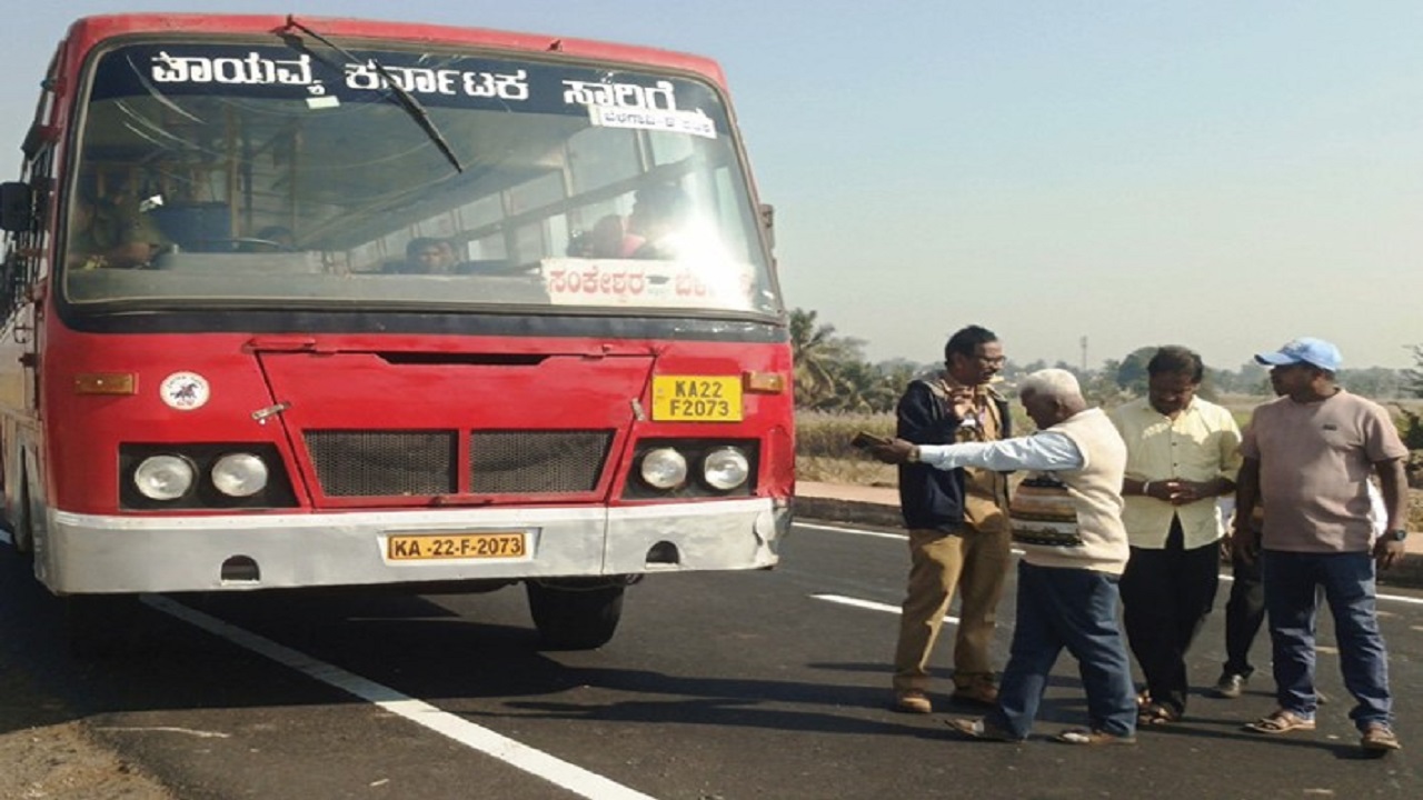 ನಿಲುಗಡೆಯಾಗದ ಸಾರಿಗೆ ಬಸ್‌ಗಳಿಗಾಗಿ ಗ್ರಾಮಸ್ಥರ ಪರದಾಟ