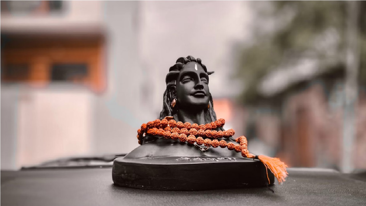 ಕಾರಿನಲ್ಲಿ ದೇವರ ವಿಗ್ರಹ ಇಡುವುದು ಸರಿಯೇ?