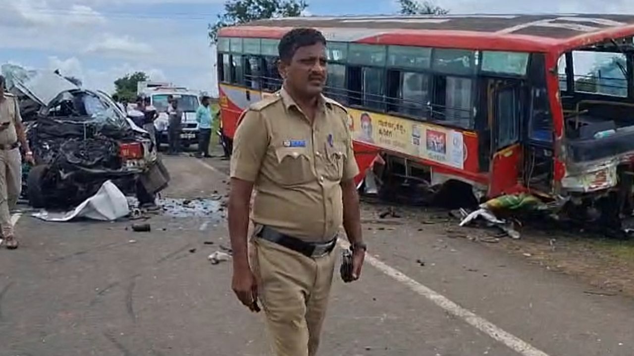 Road Accident: ಕೆಎಸ್‌ಆರ್‌ಟಿಸಿ ಬಸ್‌ಗೆ ಇನ್ನೋವಾ ಕಾರು ಡಿಕ್ಕಿ; ಕಾರು ಚಾಲಕ ಸ್ಥಳದಲ್ಲೇ ಸಾವು