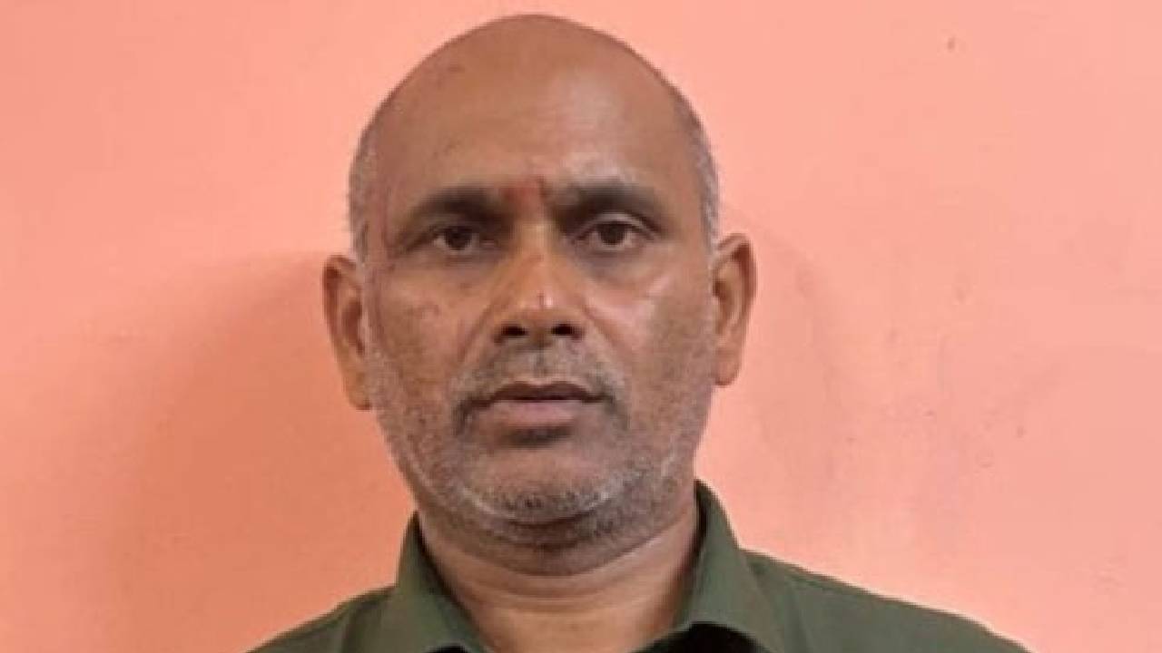 ಚಾರ್ಟರ್ಡ್ ಅಕೌಂಟೆಂಟ್ಗೆ ಟೋಪಿ ಹಾಕಿದ ಕಾರಿನ ಡ್ರೈವರ್