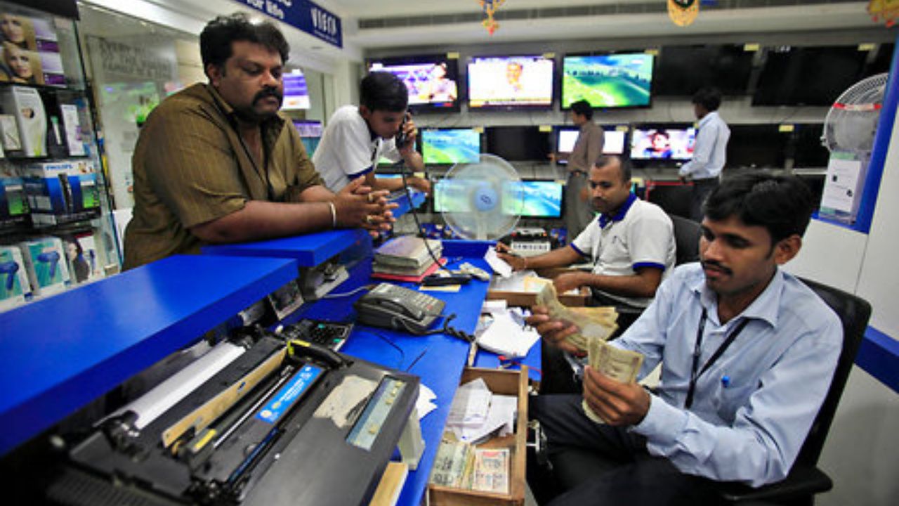 ಬ್ಯಾಂಕ್‍ನಲ್ಲಿ ಹಣವಿಟ್ಟರೆ ಸುರಕ್ಷಿತ ಅಂದುಕೊಂಡಿದ್ದೀರಾ? ಈ ಸುದ್ದಿ ಓದಿ