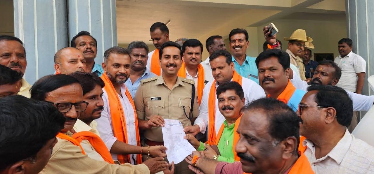 Chikkaballapur News: ಧಾರ್ಮಿಕ ಭಾವನೆಗಳಿಗೆ ಘಾಸಿ ಉಂಟು ಮಾಡಿದವರನ್ನು ಶಿಕ್ಷಿಸಲು ಎಸ್‌ಪಿಗೆ ಮನವಿ ಪತ್ರ