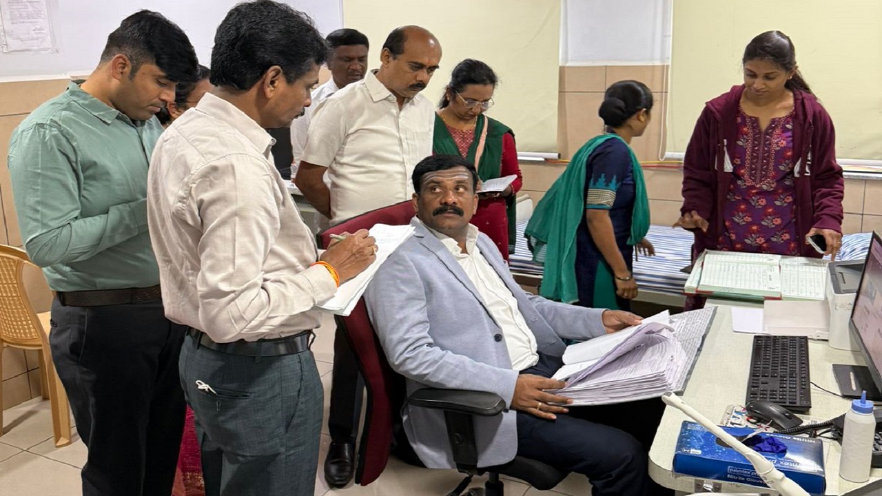 ಶ್ರೀ. ಶಶಿಧರ್ ಕೋಸಂಬೆ ಅವರಿಂದ ಸ್ಕ್ಯಾನಿಂಗ್ ಸೆಂಟರ್‌ಗಳ ಪರಿಶೀಲನೆ