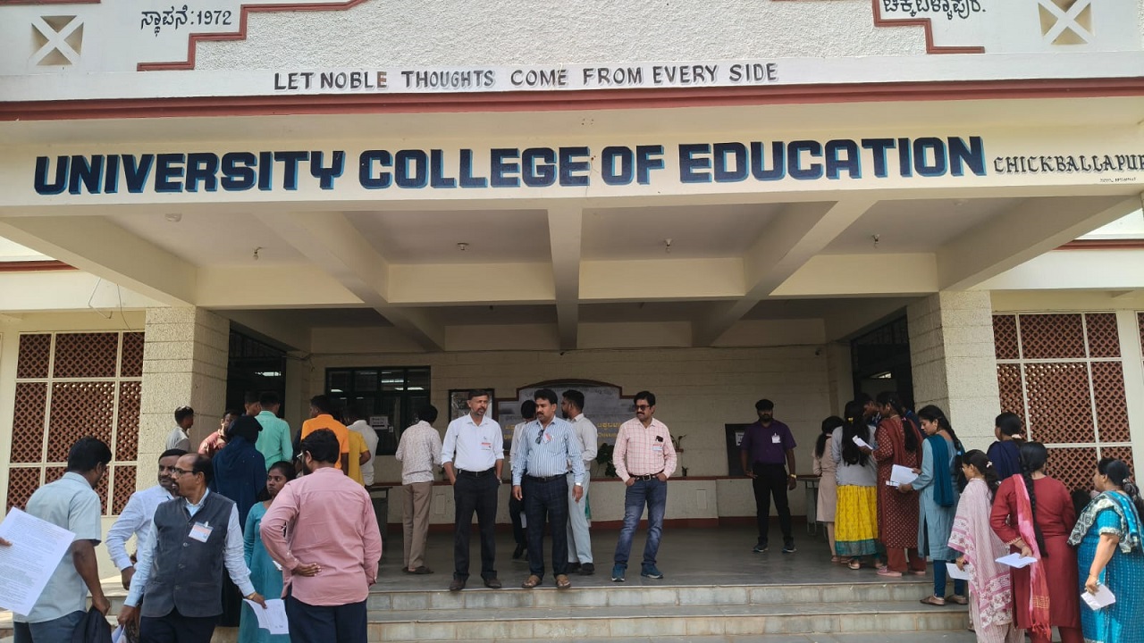 TET Examination: ಬಿಗಿ ಪೊಲೀಸ್ ಭದ್ರತೆಯ ನಡುವೆ ಜಿಲ್ಲೆಯಾದ್ಯಂತ ಯಶಸ್ವಿಯಾಗಿ ನಡೆದ ಕರ್ನಾಟಕ ಶಿಕ್ಷಕರ ಅರ್ಹತಾ ಪರೀಕ್ಷೆ