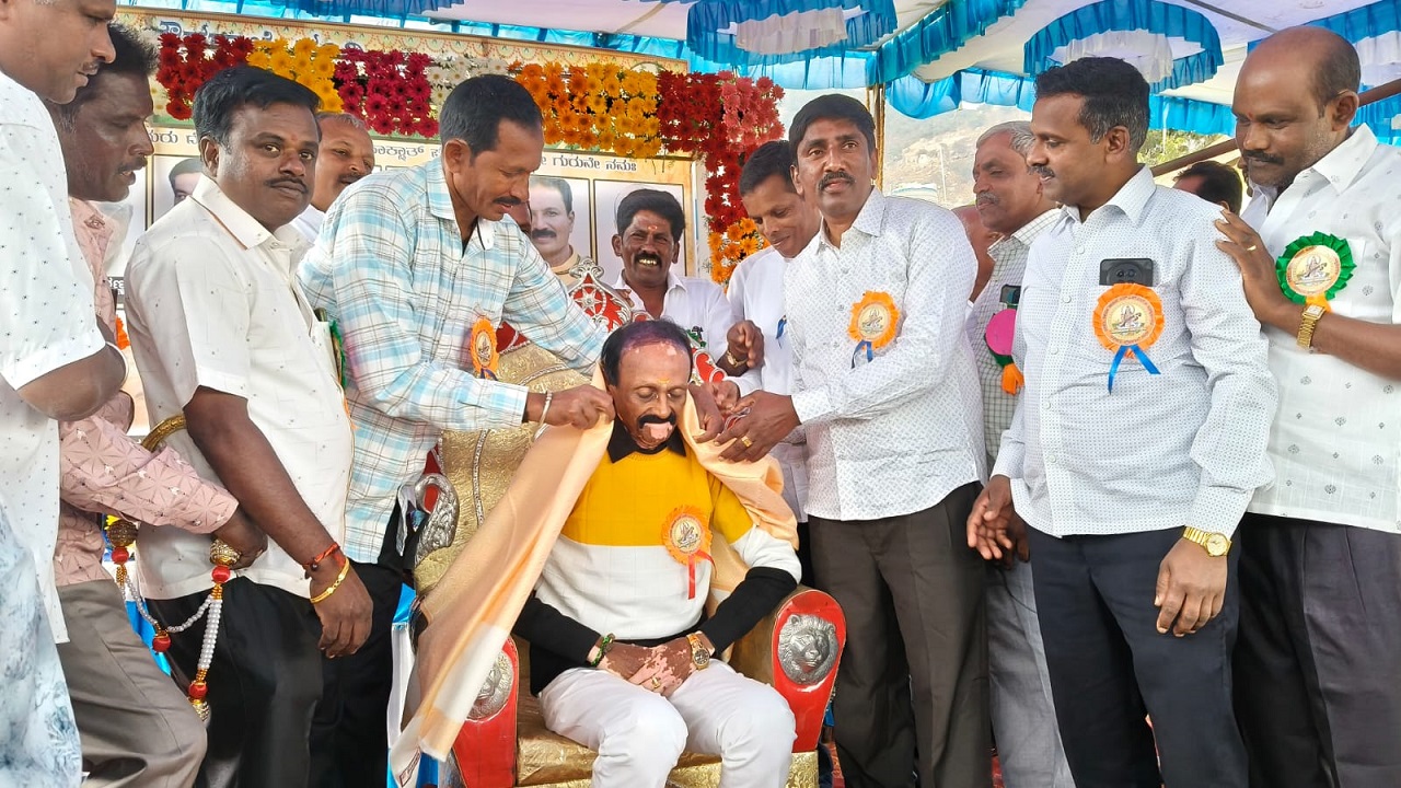 Chikkaballapur News: ನಂದಿ ಸರ್ಕಾರಿ ಪ್ರೌಢಶಾಲೆ 1994-95 ಎಸ್‌ಎಸ್‌ಎಲ್‌ಸಿ ವಿದ್ಯಾರ್ಥಿಗಳಿಂದ ಗುರುಗಳಿಗೆ ಗೌರವ ಸಮರ್ಪಣೆ