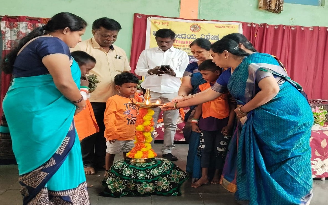 ಭಾರತ ದೇಶವು ಇಂದು ಪ್ರಗತಿಯ ಕಡೆ ಮುಂದಡಿಯಿಡುತ್ತಿದೆ